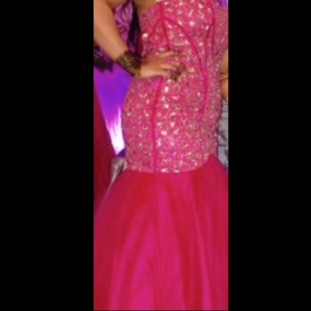 Beautiful sequined HOT pink gown perfect for prom! - Picture 7 of 7